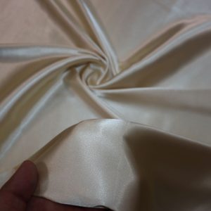پارچه ساتن ال ایکس رنگ کرم طلایی