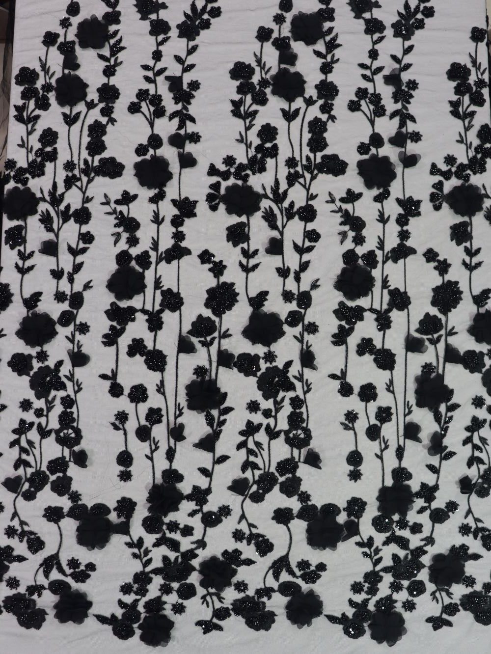 IMG_5831 پارچه گیپور مجلسی گل برجسته مشکی طرح دو