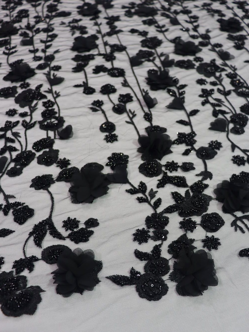 IMG_5833 پارچه گیپور مجلسی گل برجسته مشکی طرح دو