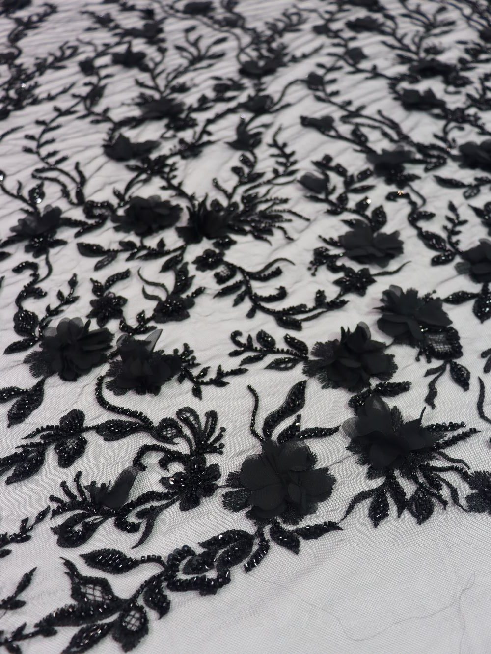 IMG_5840 پارچه گیپور مجلسی گل برجسته مشکی طرح سه