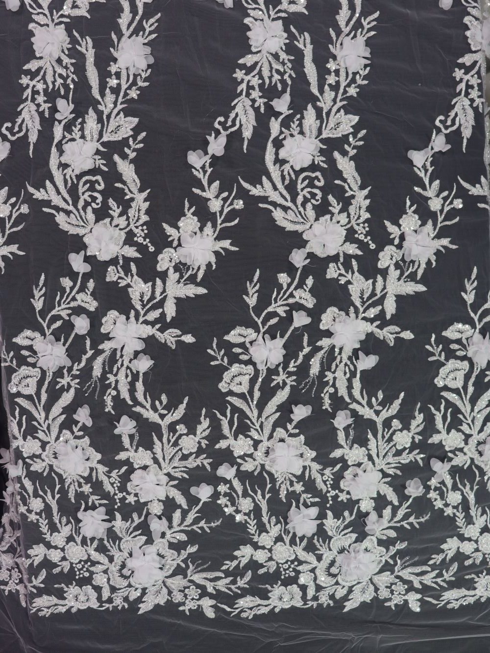 IMG_5850 پارچه گیپور مجلسی گل برجسته سفید طرح پنج