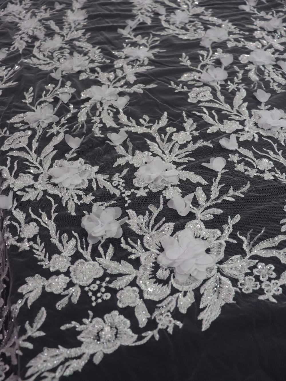 IMG_5851 پارچه گیپور مجلسی گل برجسته سفید طرح پنج