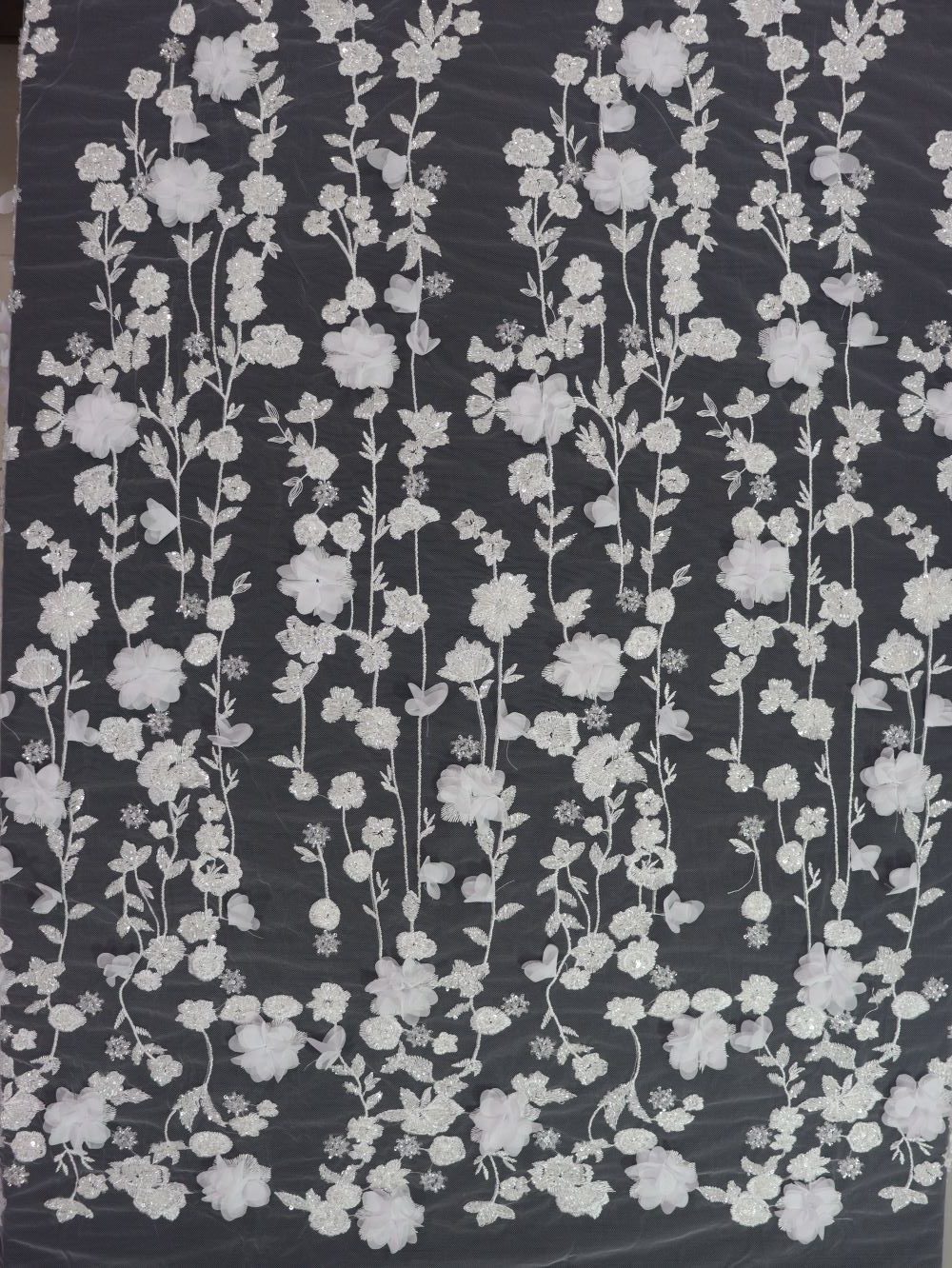 IMG_5871 پارچه گیپور مجلسی گل برجسته سفید طرح دو