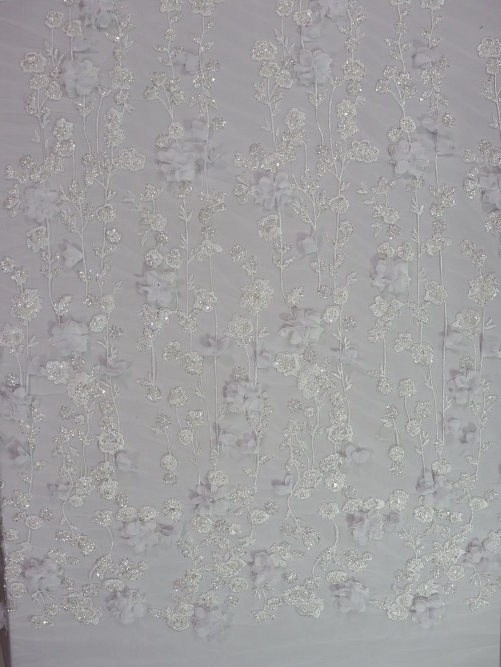 IMG_5873 پارچه گیپور مجلسی گل برجسته سفید طرح دو