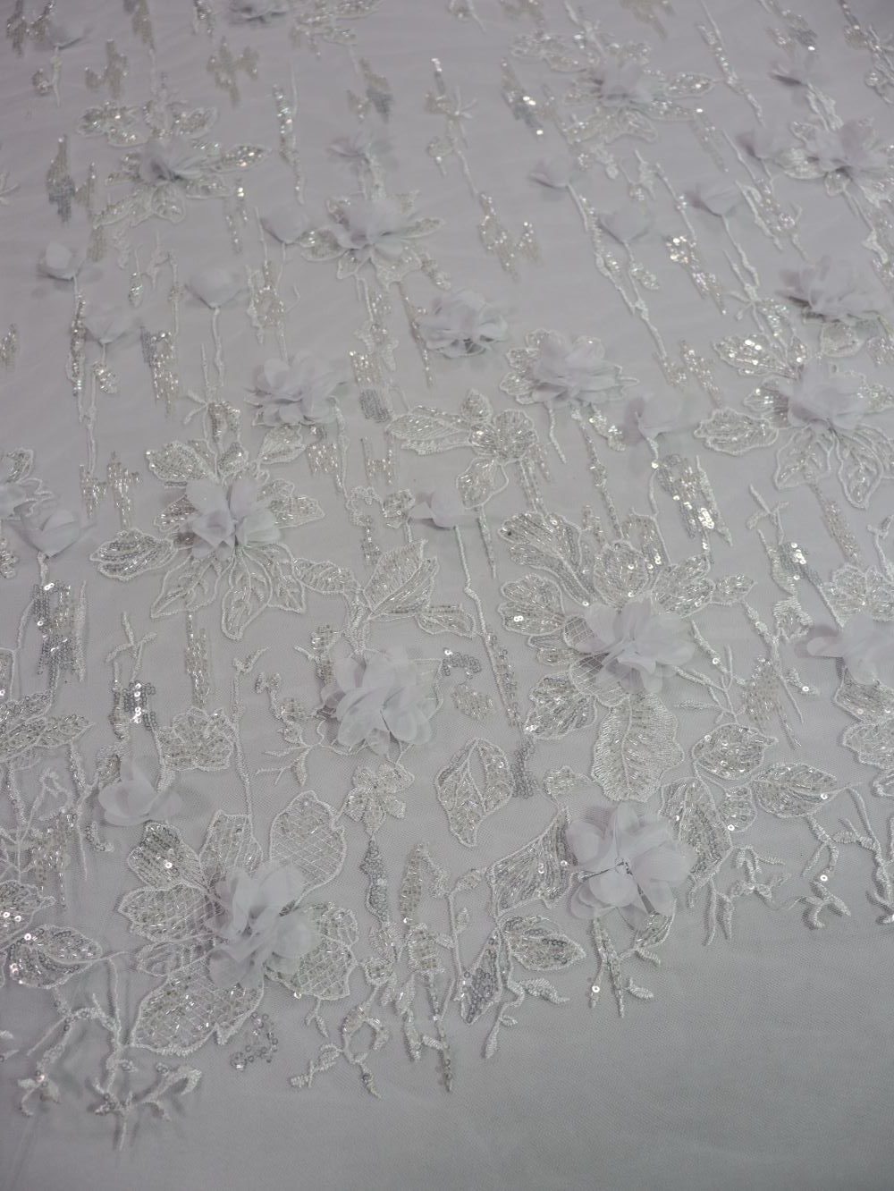 IMG_5876 پارچه گیپور مجلسی گل برجسته سفید طرح شش