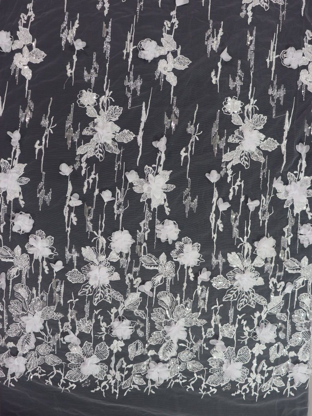 IMG_5877 پارچه گیپور مجلسی گل برجسته سفید طرح شش