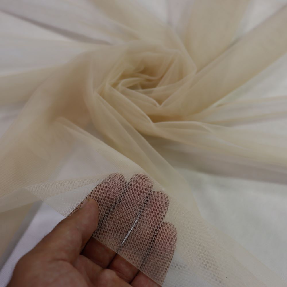 IMG_5905 پارچه تور ایتالیا کرم بدن ملایم