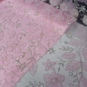 پارچه مجلسی گل حریر برجسته رنگ صورتی طرح چهار سری جدید