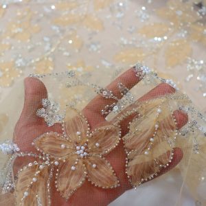 پارچه مجلسی گل حریر برجسته رنگ کرم طرح چهار سری جدید