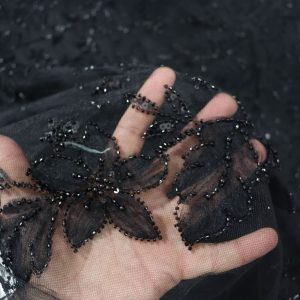 پارچه مجلسی گل حریر برجسته رنگ مشکی طرح چهار سری جدید
