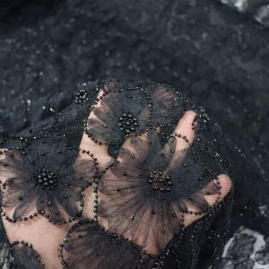 پارچه مجلسی گل حریر برجسته رنگ مشکی طرح یک سری جدید