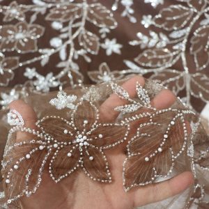 پارچه مجلسی گل حریر برجسته رنگ قهوه ای طرح چهار سری جدید