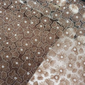 پارچه مجلسی گل حریر برجسته رنگ قهوه ای طرح یک سری جدید