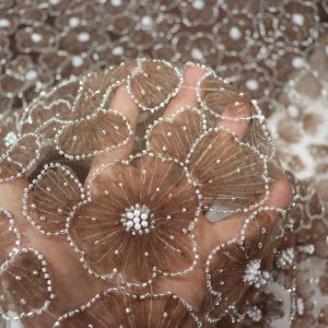 پارچه مجلسی گل حریر برجسته رنگ قهوه ای طرح یک سری جدید