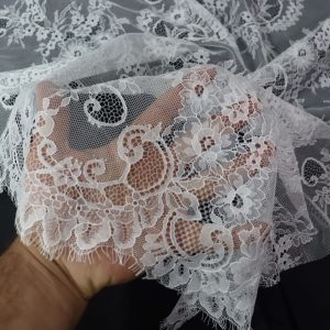 پارچه مجلسی دانتل فرانسه (شنتیه) رنگ سفید طرح یک