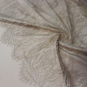پارچه مجلسی دانتل فرانسه (شنتیه) رنگ کرم طرح دو