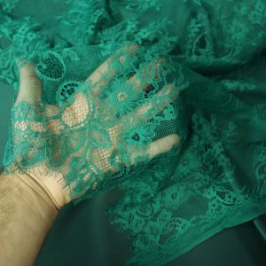 پارچه مجلسی دانتل فرانسه (شنتیه) رنگ سبز یشمی طرح یک