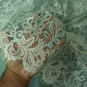 پارچه مجلسی دانتل فرانسه (شنتیه) رنگ سبز ماچا طرح یک