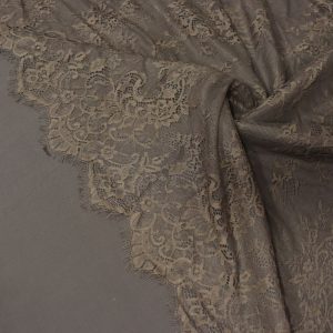پارچه مجلسی دانتل فرانسه (شانتیه) رنگ قهوه ای سیر طرح یک